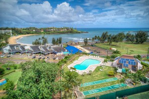A heated pool - Banyan Harbor #F71, Walk to Beach, Wifi, AC, Pool, Parking, Laundry (Lihue)
