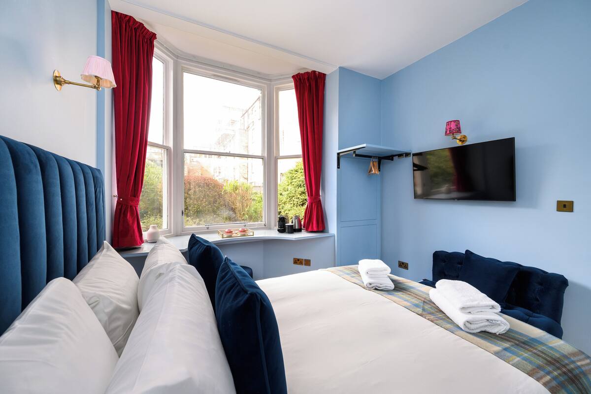 Down duvets, laptop workspace, WiFi, bed sheets