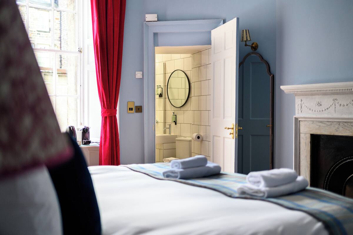 Down duvets, laptop workspace, WiFi, bed sheets