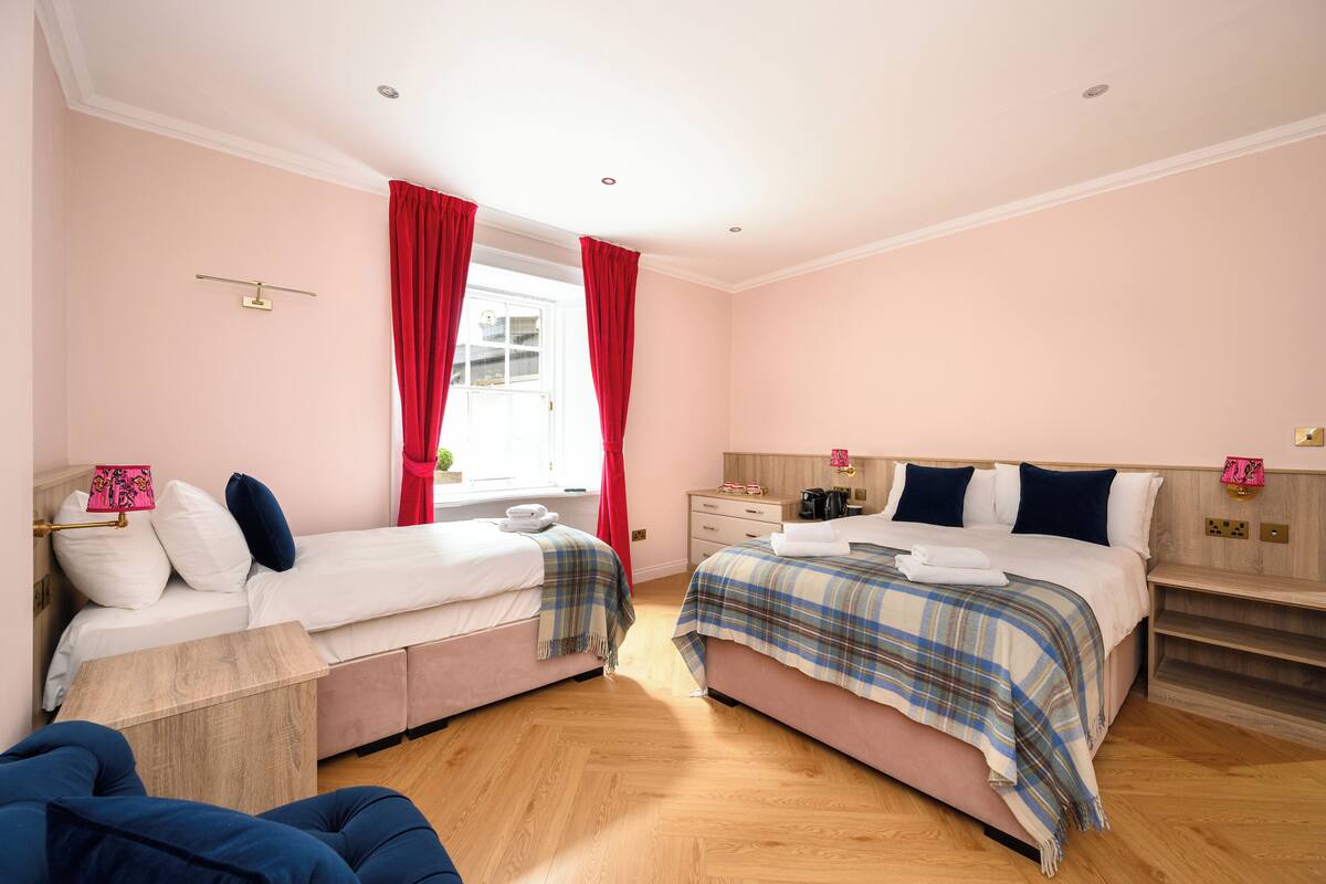 Down duvets, laptop workspace, WiFi, bed sheets