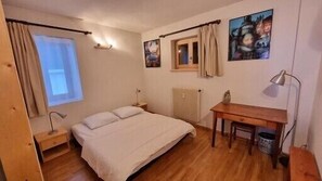 4 Schlafzimmer, Schreibtisch, Bügeleisen/Bügelbrett, kostenloses WLAN