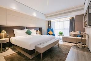 A modern hotel room with a large bed, bedside tables, a seating area, and a view of the outdoors. - Echarm Plus Hotel Xi'an Hancheng Lake Shirong International (Xi'an)
