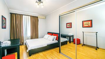 Family Apartment | 2 bedrooms, minibar, individually furnished, desk