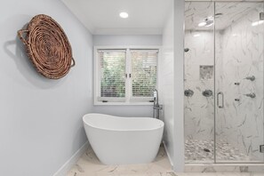 Bathtub, towels - Spacious and Updated Wild Dunes beach home with private pool ! (Isle of Palms)