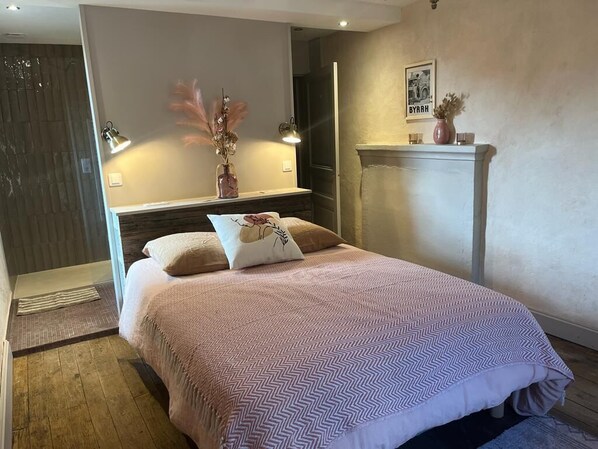 3 bedrooms, bed sheets