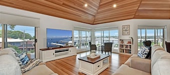 Lake Daze at Coal Point - Lakeviews, Pool & BBQ