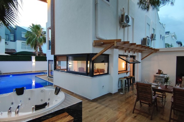 Outdoor Jacuzzi
