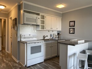 Fridge, microwave, stovetop, dishwasher