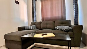 TV - Holiday apartment in Pula, big roof balcony and garden, pet friendly (Pula)