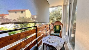 Dining - Holiday apartment in Pula, big roof balcony and garden, pet friendly (Pula)