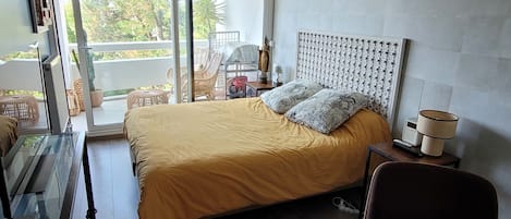 2 bedrooms, iron/ironing board, free WiFi, bed sheets
