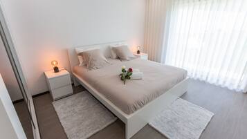 3 chambres, chambres insonorisées, fer et planche à repasser