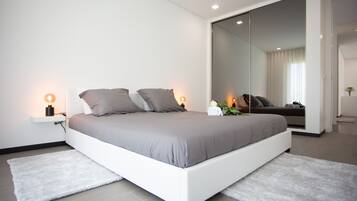 3 slaapkamers, geluiddichte muren, een strijkplank/strijkijzer