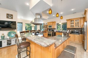 Frigorifero, microonde, lavastoviglie, macchina per tè/caffè