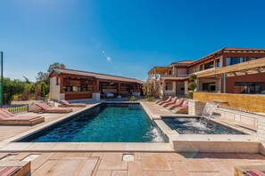 Villa, Smoking