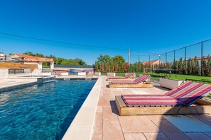 Villa, Smoking