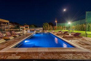 Villa, Smoking