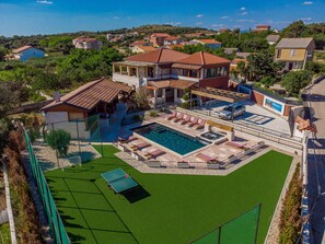4 bedrooms