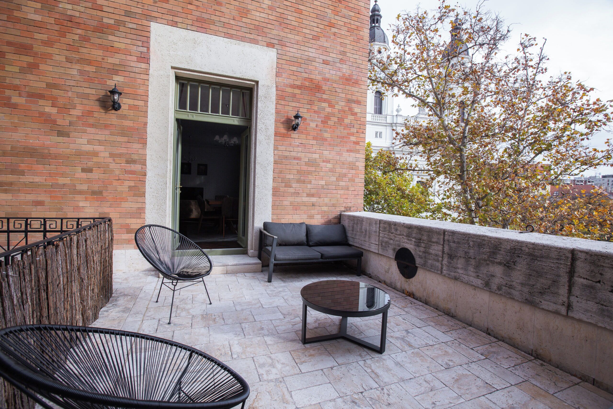Apartamento premium, 2 quartos, terraço | Cofres nos quartos, individualmente decorados