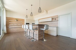 Luxury Penthouse | Private kitchen | Fridge, microwave, oven, stovetop - ZOYA LUXURY RESIDENCE (Budapest)