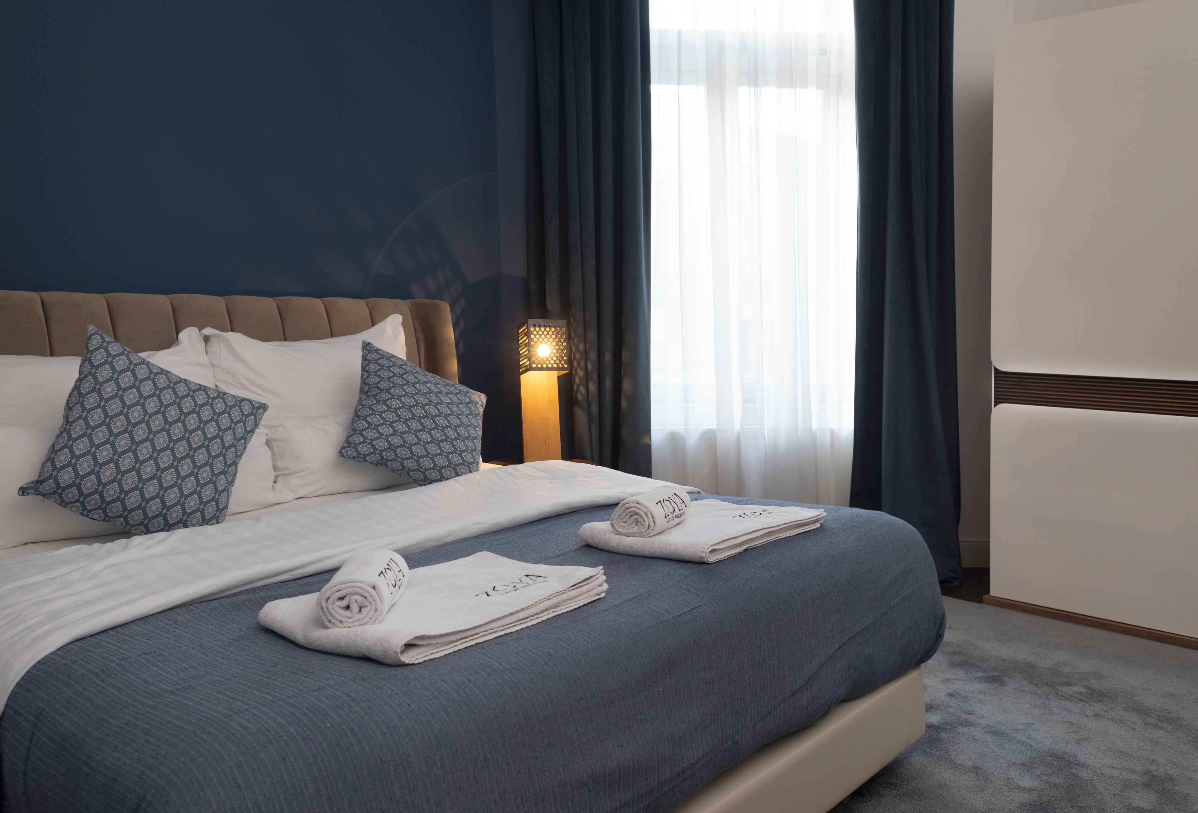 Een kluis op de kamer, individueel gedecoreerd, individueel gemeubileerd