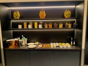 Frukost enligt egen beställning varje dag mot avgift