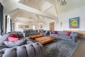 Luxury Penthouse | Living room | 90-inch TV with digital channels, Netflix, streaming services - ZOYA LUXURY RESIDENCE (Budapest)