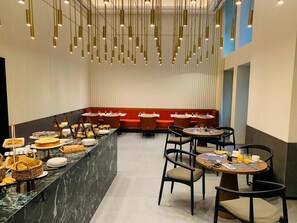 Daily cooked-to-order breakfast (EUR 26 per person) - ZOYA LUXURY RESIDENCE (Budapest)