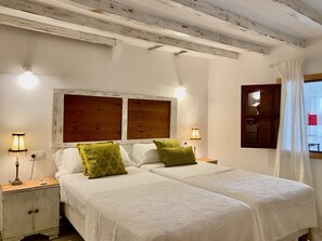 2 slaapkamers, een strijkplank/strijkijzer, gratis wifi, beddengoed