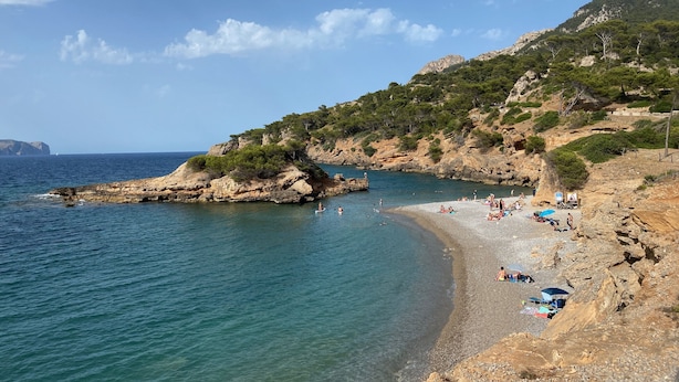 A coastal beach with rocky terrain and clear blue waters. - Holidayrental Majorca - Can Puig (Pollensa / Pollença)