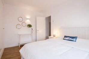 2 chambres, fer et planche à repasser, Wi-Fi gratuit, draps fournis