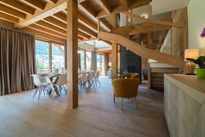 Flatscreentelevisie en tafelvoetbal