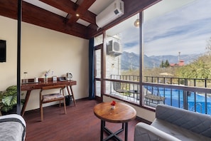 Chambre Supérieure, balcon, vue piscine | Balcon