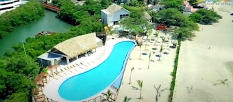 Luxury 3 Bed Apartment with private beach and beach views - Samaria Beach Club