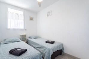 1 bedroom, iron/ironing board, bed sheets