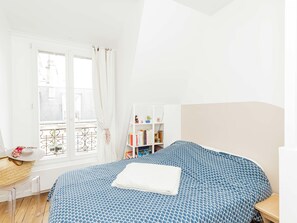 1 bedroom, iron/ironing board, WiFi, bed sheets - Apartment For 2 In Paris, Renovated And Decorated (Paris)
