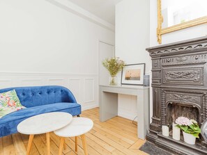 Living area - Apartment For 2 In Paris, Renovated And Decorated (Paris)
