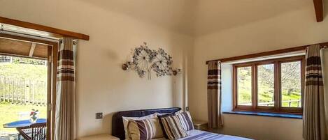 1 bedroom, iron/ironing board, travel cot, free WiFi