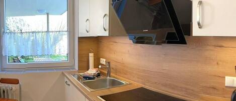 Køleskab, ovn, kogeplade, opvaskemaskine