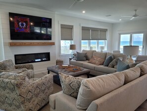 Smart TV, reproductor de DVD, libros y estéreo 