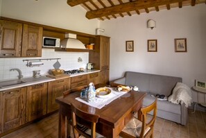 Fridge, microwave, stovetop, dishwasher - MARGHERITA x 4 people located in the green only 4km from the sea and with swimming pool (Mondolfo)