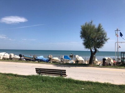 Appartamento immerso nelle colline a 4 km dal mare