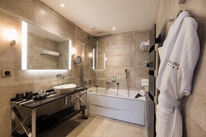 Jean-Jacques ROUSSEAU | Badezimmer | Designer-Toilettenartikel, Haartrockner, Bademäntel, Hausschuhe