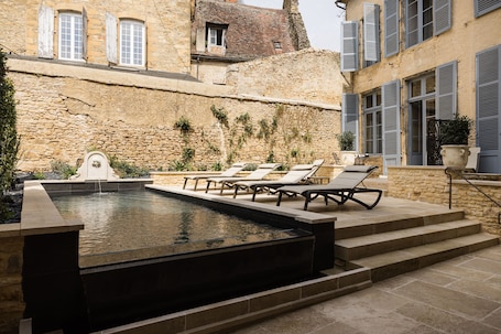 Seasonal outdoor pool, open 9:00 AM to 9:00 PM, pool umbrellas