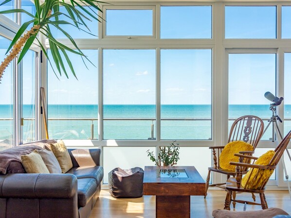 Interior - Jarrahdale Beach House - Stunning Luxurious Holiday Pad by the sea - Pass the Keys (Herne Bay)