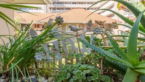 City Apartment | Balcony - Belton 24 By HostAgents (Cape Town)