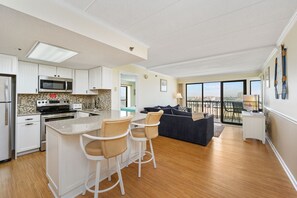 Fridge, microwave, oven, stovetop - Summer Beach 608 is the Beach Vacation your Family has been waiting for! (Ocean City)