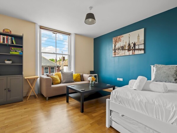 1 bedroom, iron/ironing board, free WiFi, bed sheets - Perfect 1-bed base in Canterbury with Parking - Pass the Keys (Canterbury)