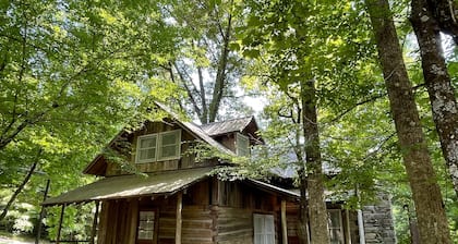 Motorcycle Friendly - Wood Fireplace - Covered Porch