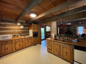 Fridge, microwave, oven, stovetop - Customer Appreciation Year!! See Discount information in Ad (Cherokee)